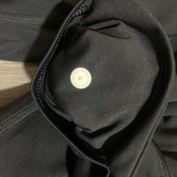 Lululemon "Fast and Free" high-rise tight, 25" inseam with pockets (size 4) - Picture 6 of 6